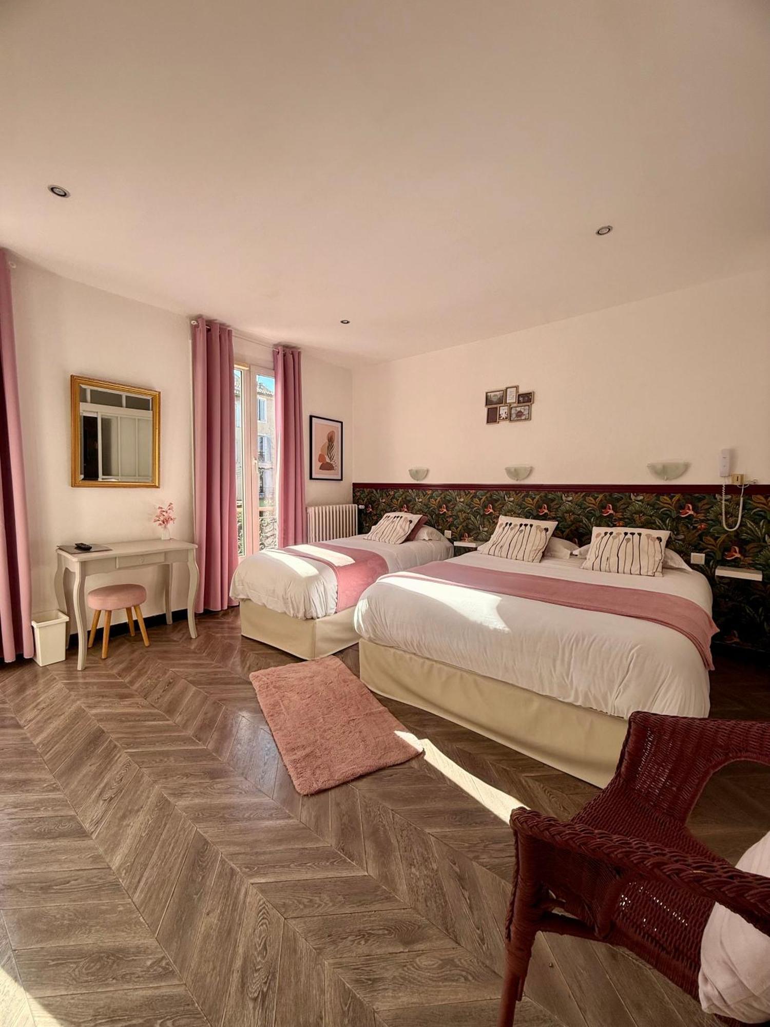 Le Grand Hotel Форкалкер Екстериор снимка